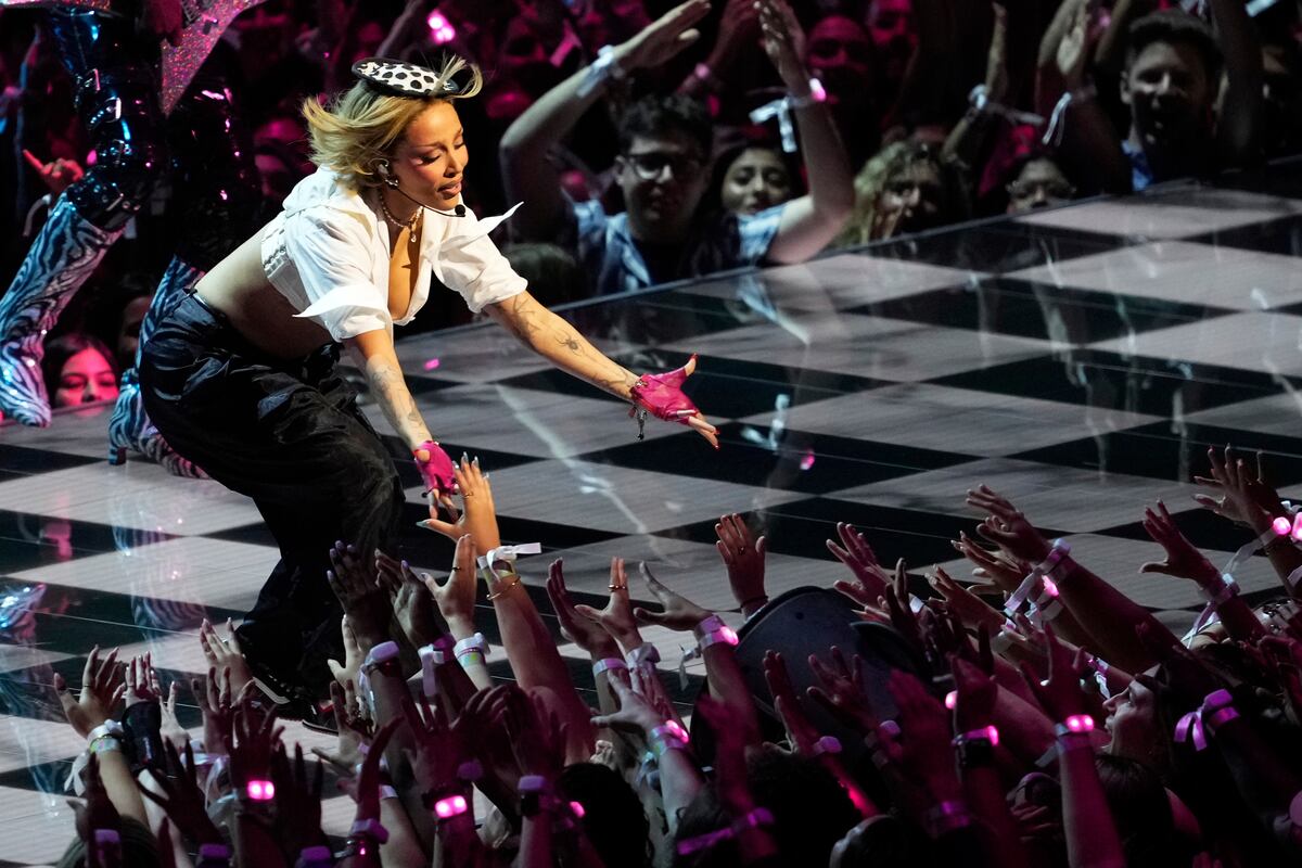 preloaded gallery image