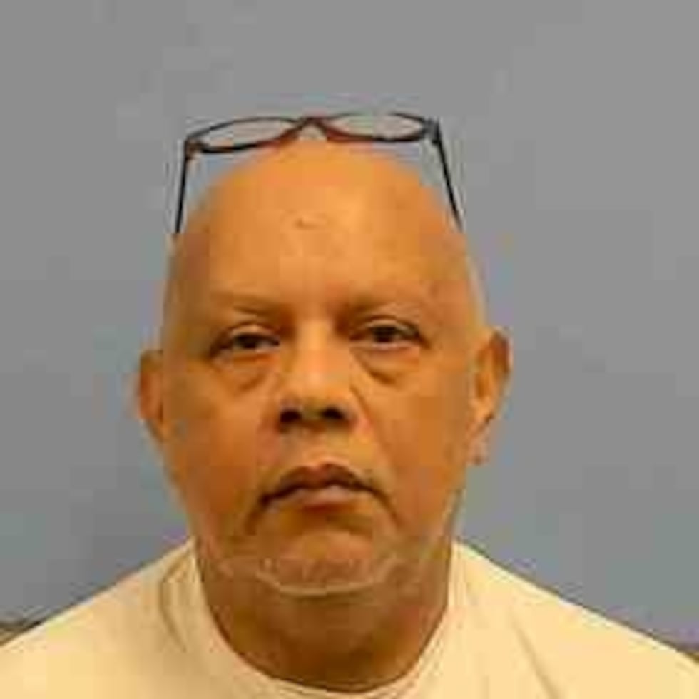 La Policía Estatal de Arkansas arrestó a Angel Lazala-Soto, de 60 años, de Bani, República...