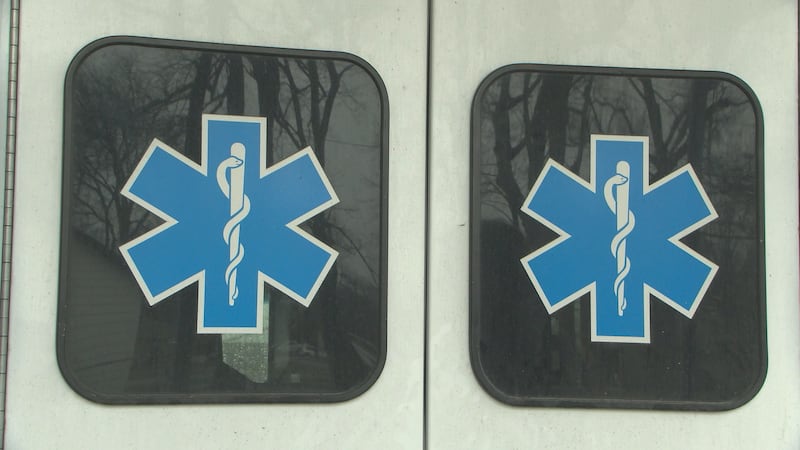 Una escasez nacional de servicios de emergencia médica está afectando los tiempos de respuesta...