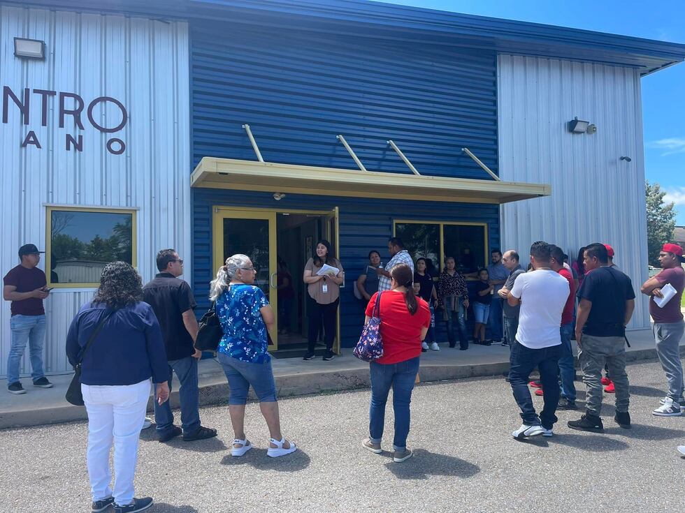El consulado de México móvil tenía 250 citas en Jonesboro el sábado y domingo.