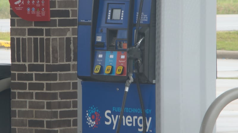 Los precios de la gasolina en Arkansas rondan, en promedio, los 4 dólares por galón, lo que...