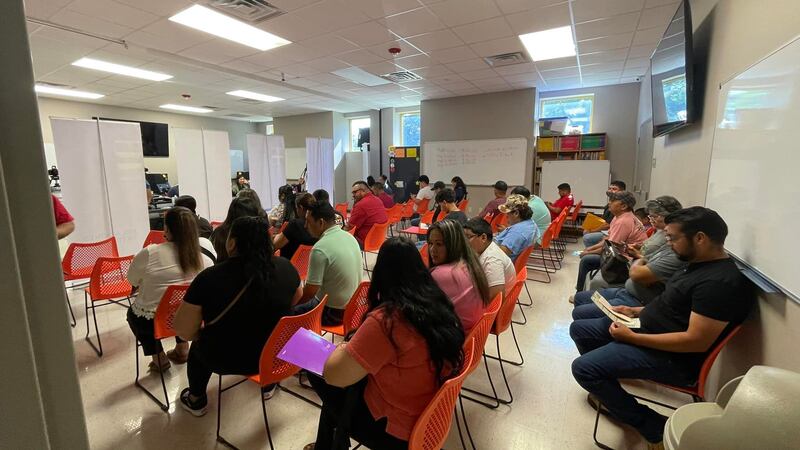 El Centro Hispano de Arkansas estuvo ocupado este fin de semana ayudando a la comunidad...