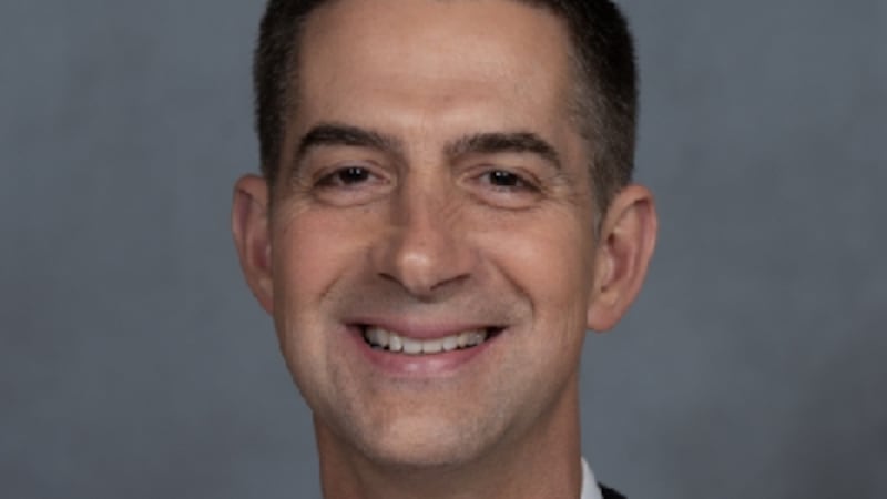 Cotton derrotó a sus contrincantes Jeb Little y Micah Ashby.