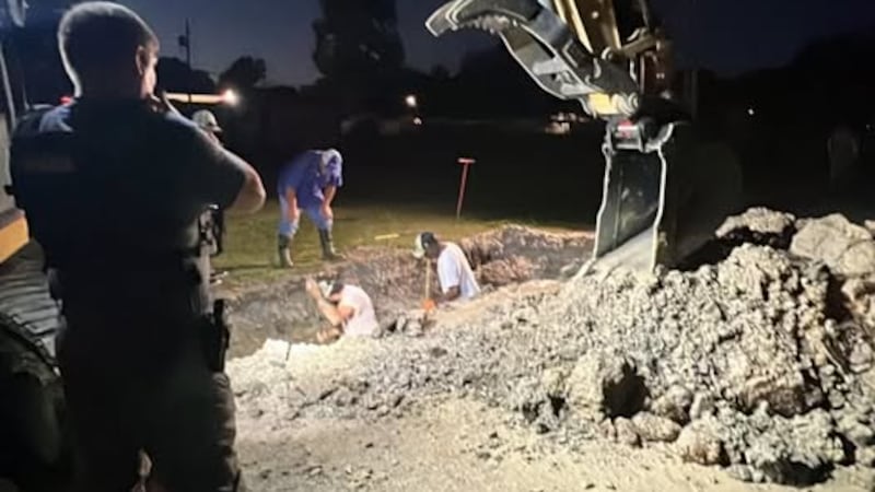 El aviso se emitió después de que se rompiera una tubería principal de agua que abastece la...