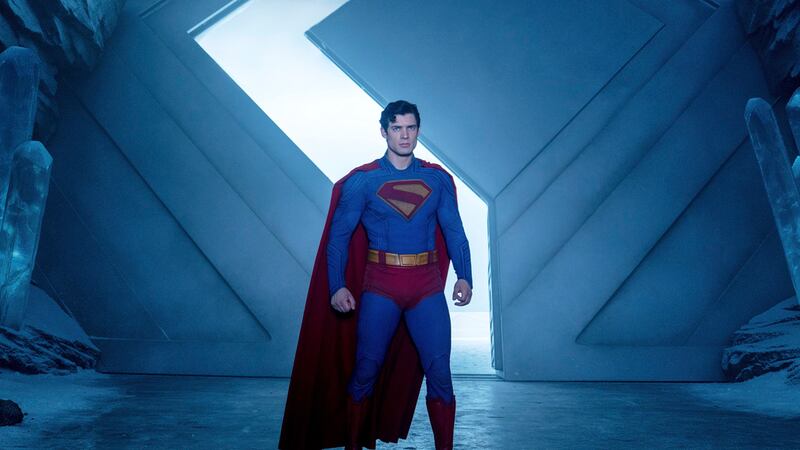 Esta imagen publicada por Warner Bros. Pictures muestra a David Corenswet en una escena de...