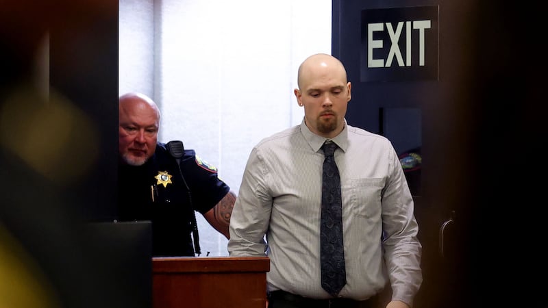 Tanner Horner entra a la corte el martes 7 de abril de 2026, en el Centro de Justicia Penal...