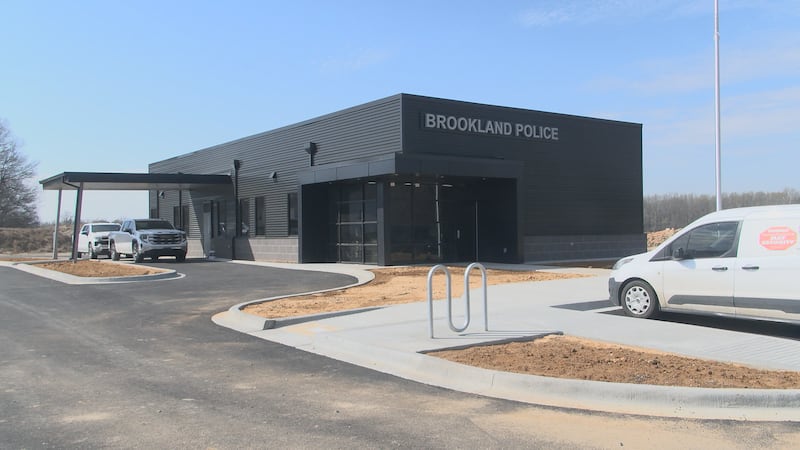 El edificio actual del departamento de policía se ha quedado sin espacio, y el alcalde Kenneth...