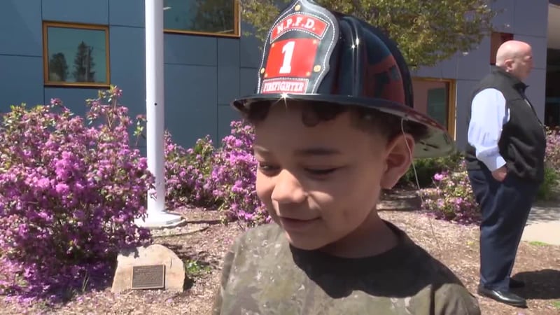 El pequeño Sameer Santana le aplicó una maniobra Heimlich, que dice aprendió cuando estaba en...